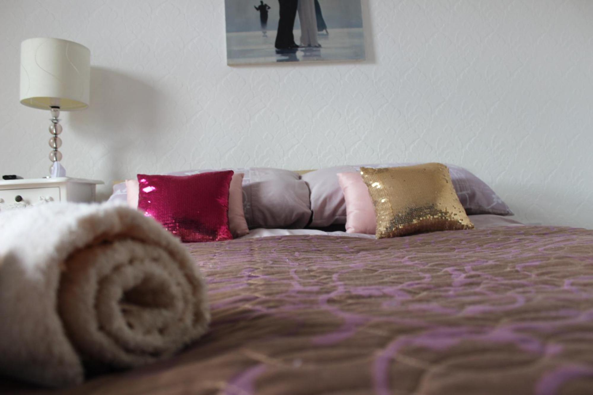 Mother-In-Law Guest House Hotel Leeds Лидс Экстерьер фото