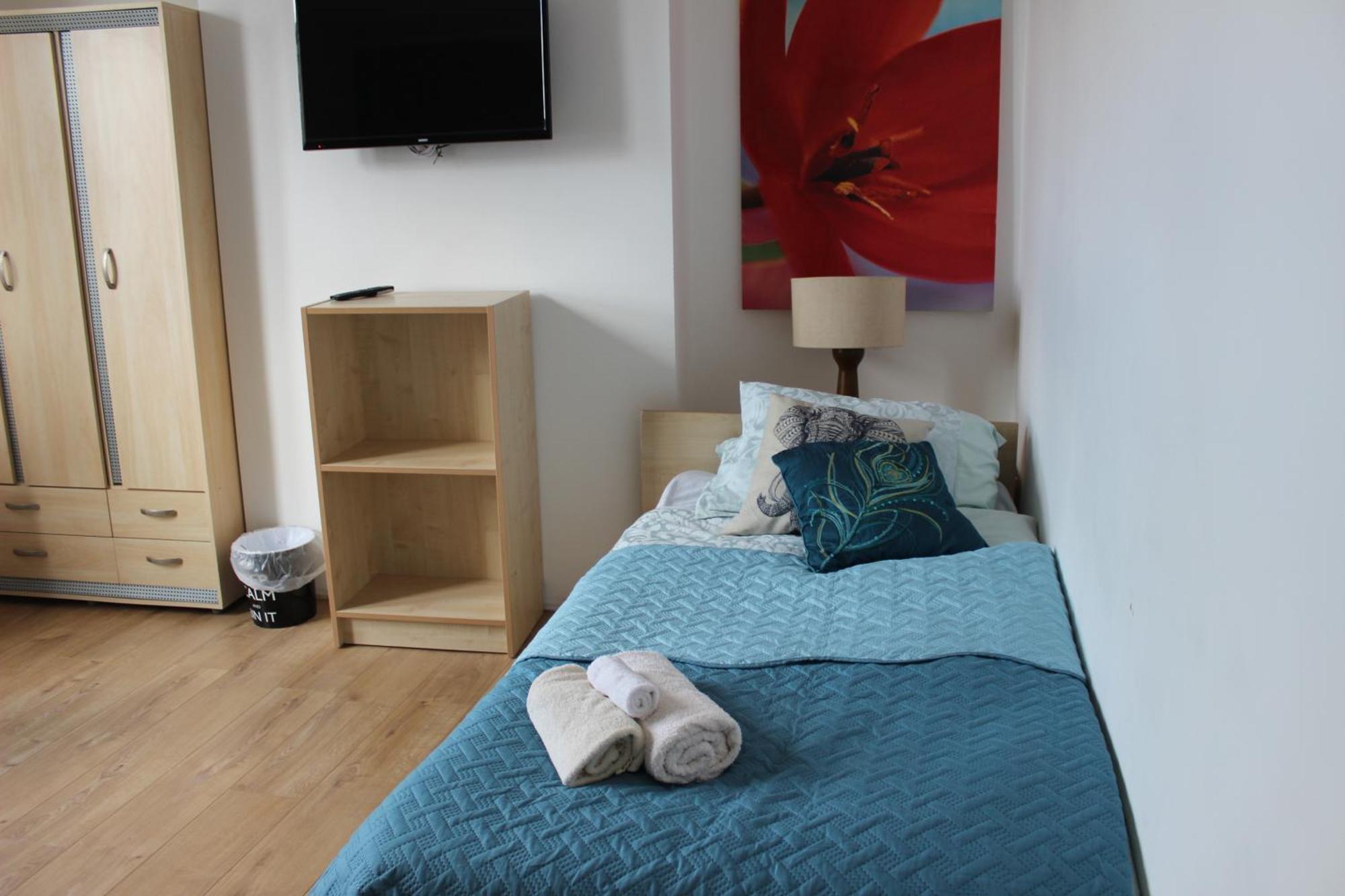 Mother-In-Law Guest House Hotel Leeds Лидс Экстерьер фото