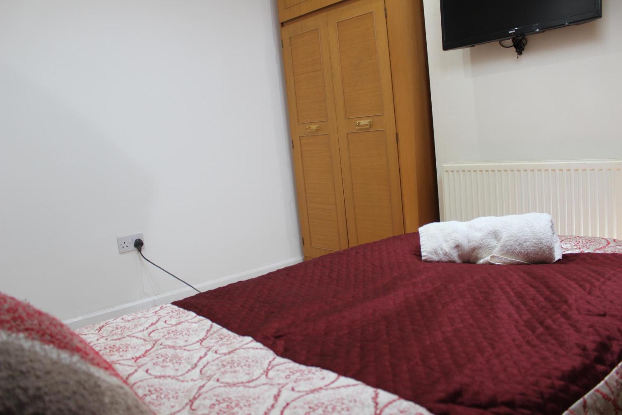 Mother-In-Law Guest House Hotel Leeds Лидс Экстерьер фото