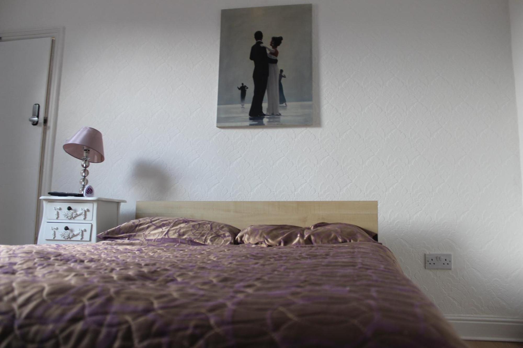 Mother-In-Law Guest House Hotel Leeds Лидс Экстерьер фото
