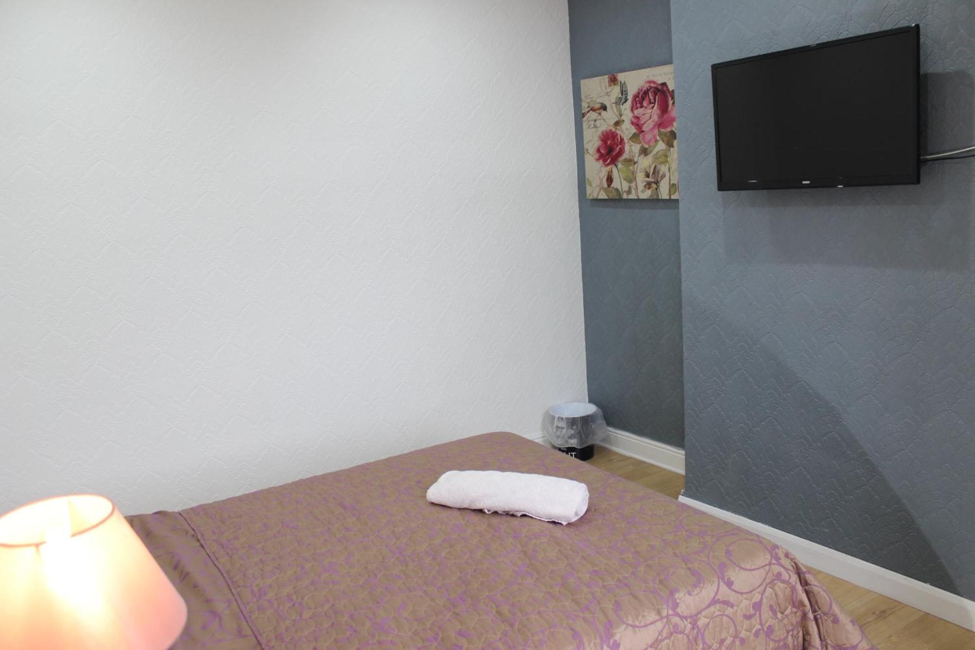 Mother-In-Law Guest House Hotel Leeds Лидс Экстерьер фото