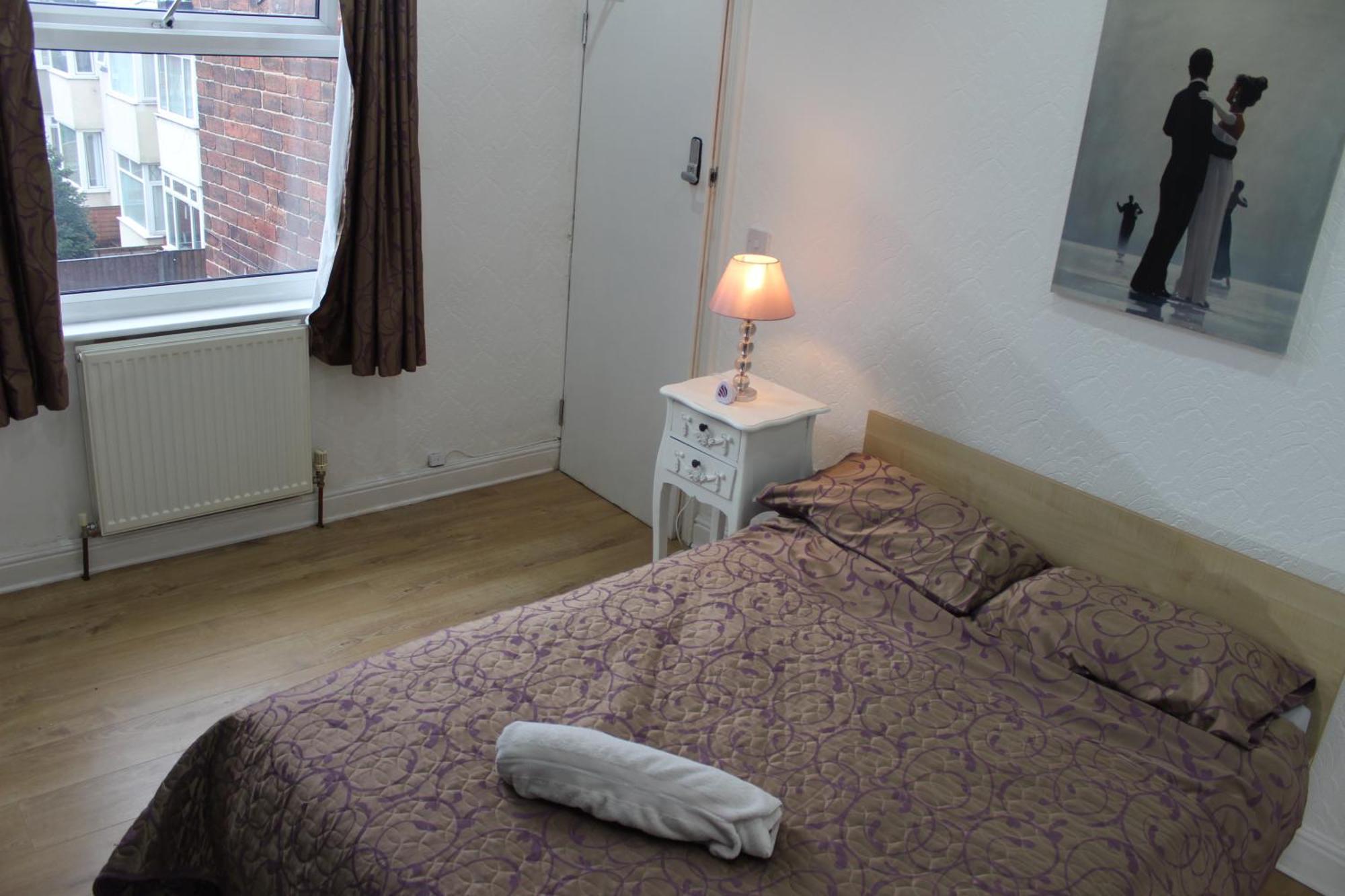 Mother-In-Law Guest House Hotel Leeds Лидс Экстерьер фото