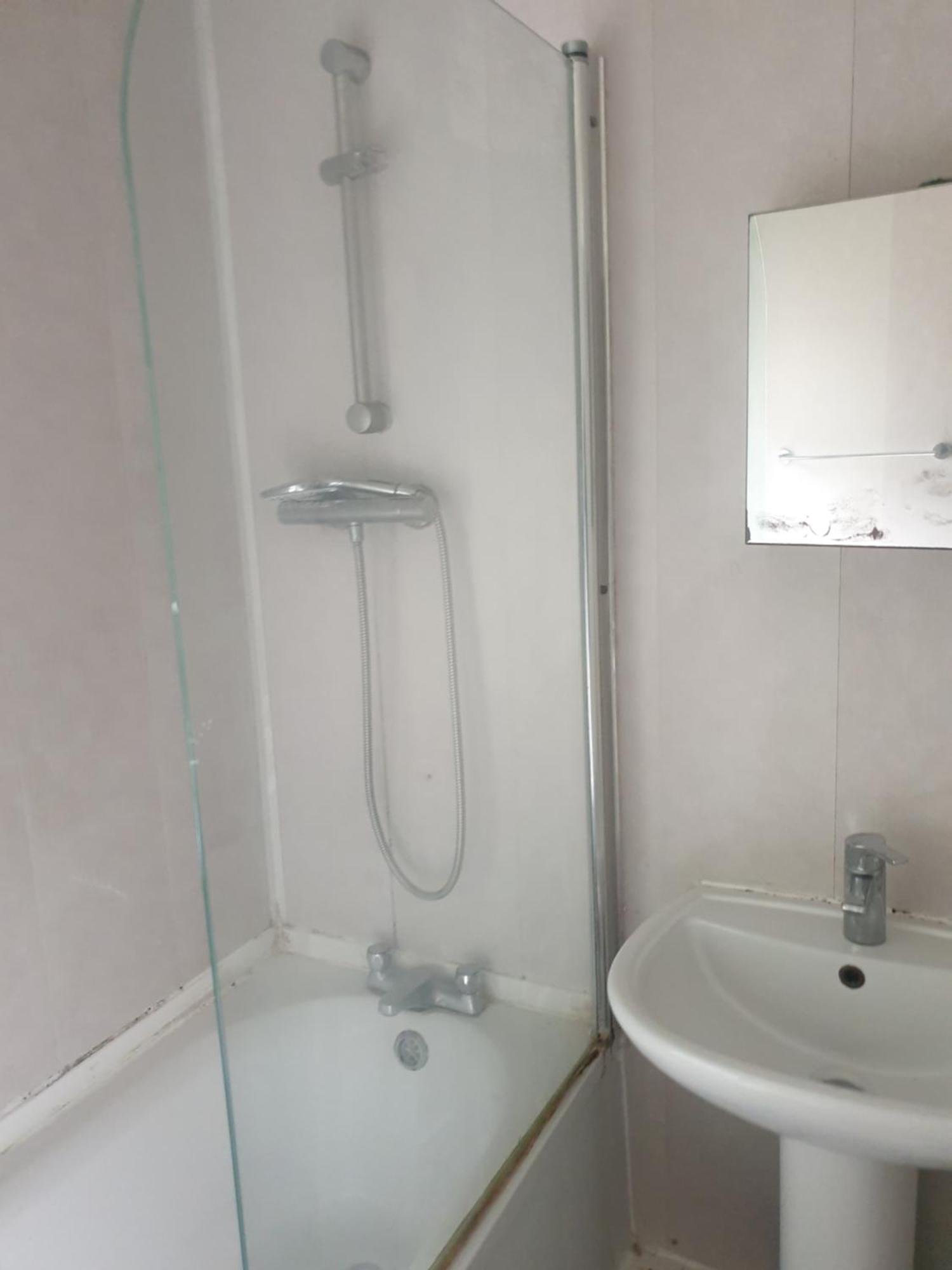 Mother-In-Law Guest House Hotel Leeds Лидс Экстерьер фото