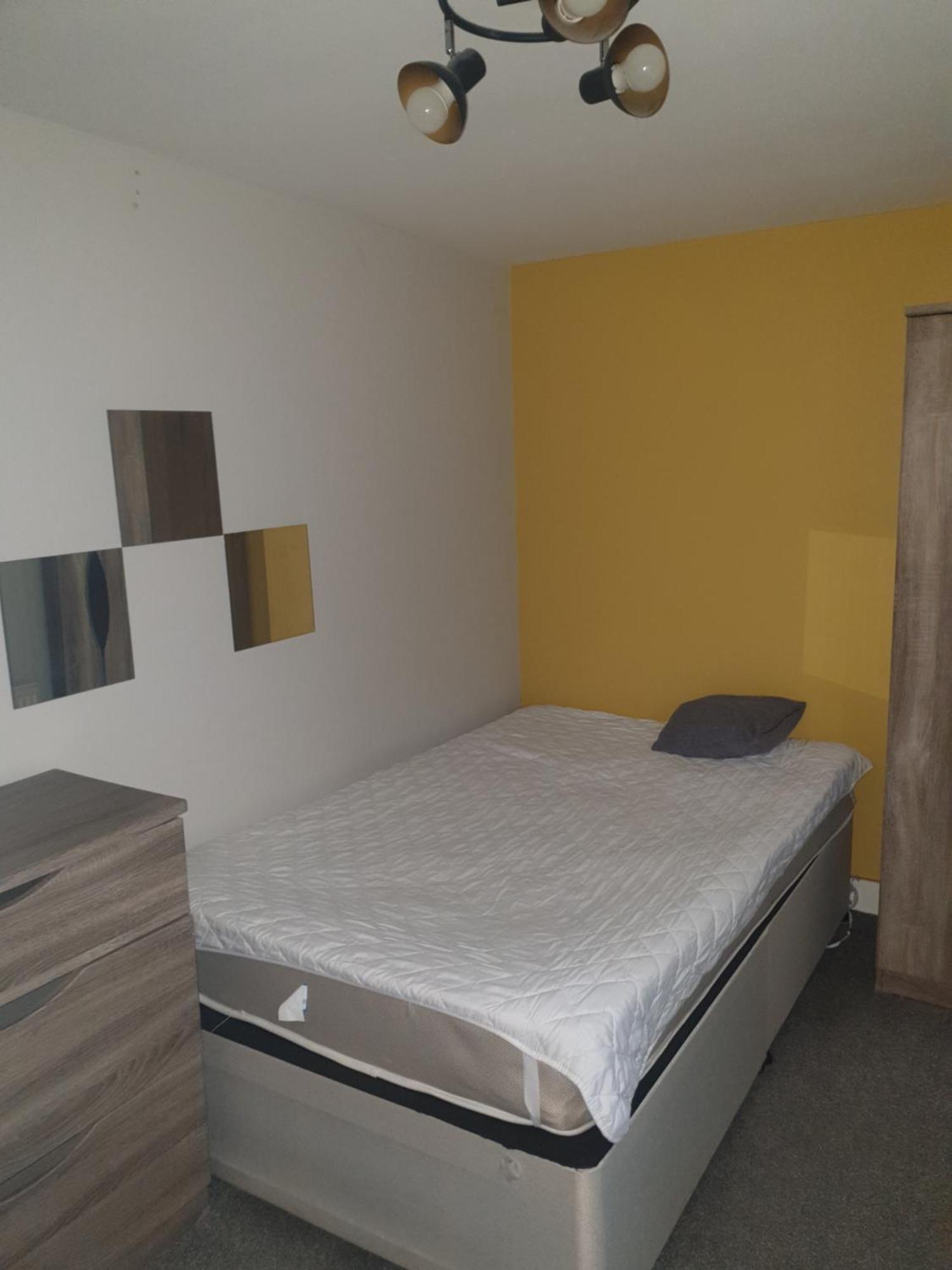Mother-In-Law Guest House Hotel Leeds Лидс Экстерьер фото