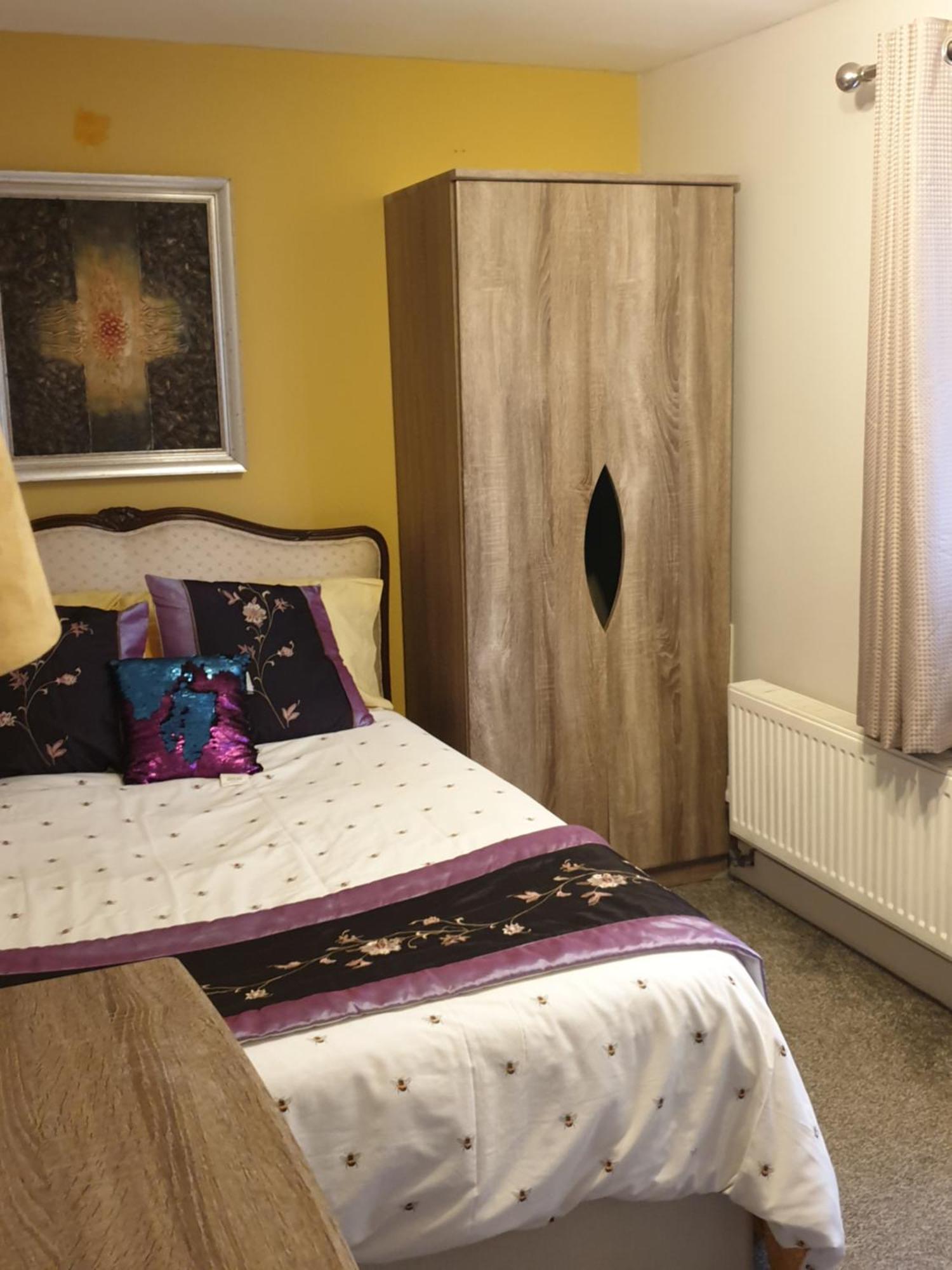 Mother-In-Law Guest House Hotel Leeds Лидс Экстерьер фото